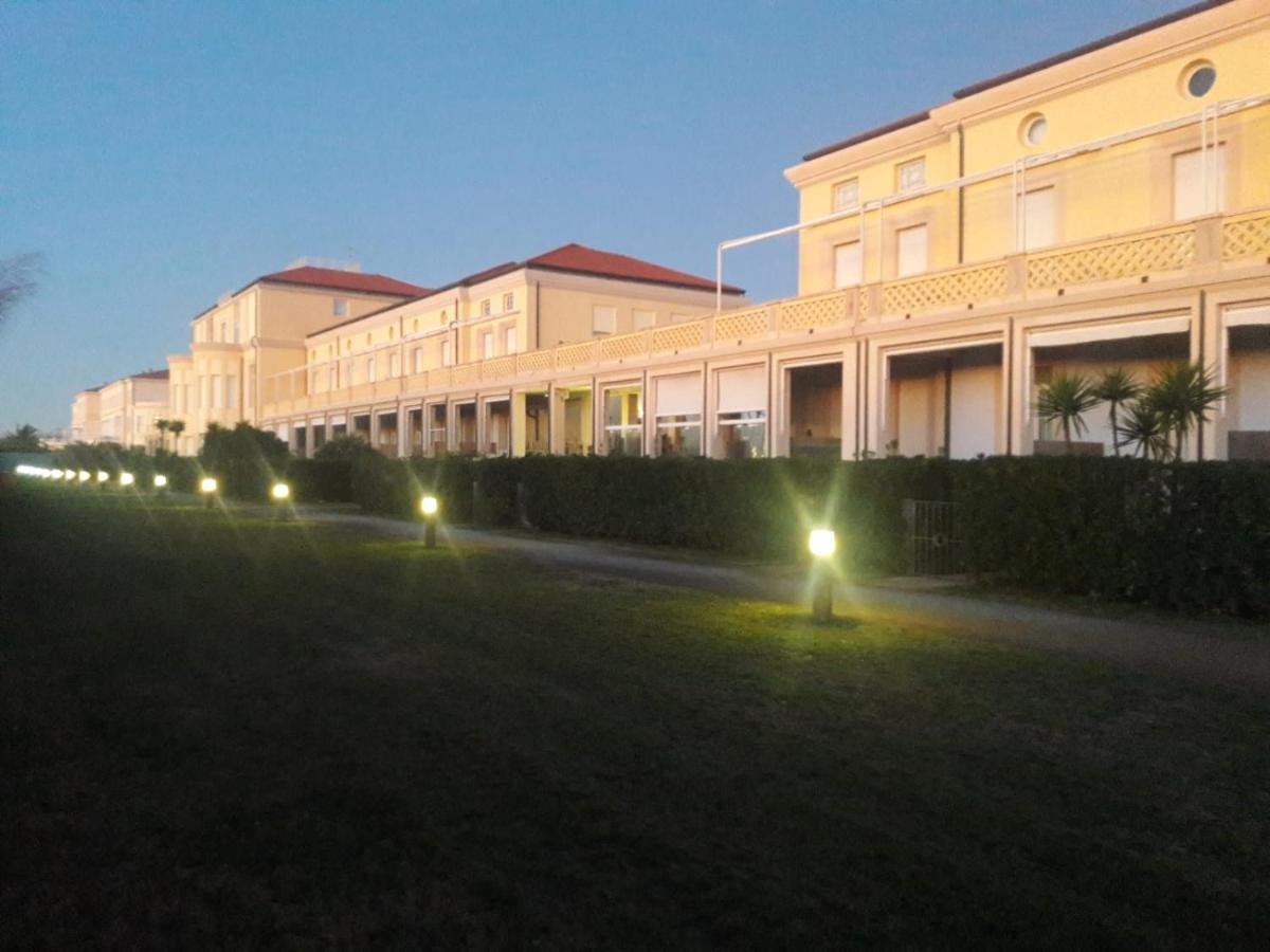 Sea Beach Relax Тирения Екстериор снимка